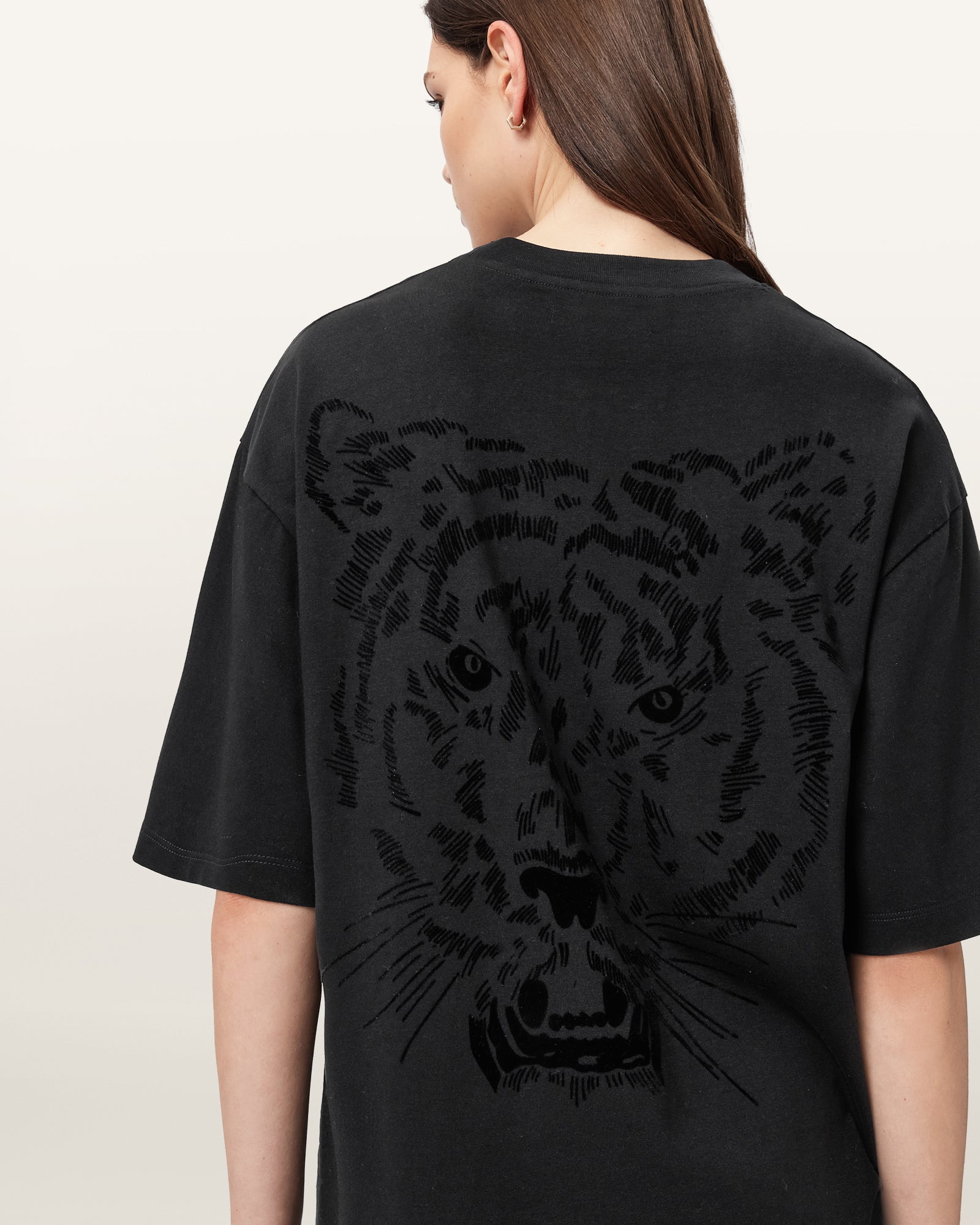 Hunter Amelie Tee